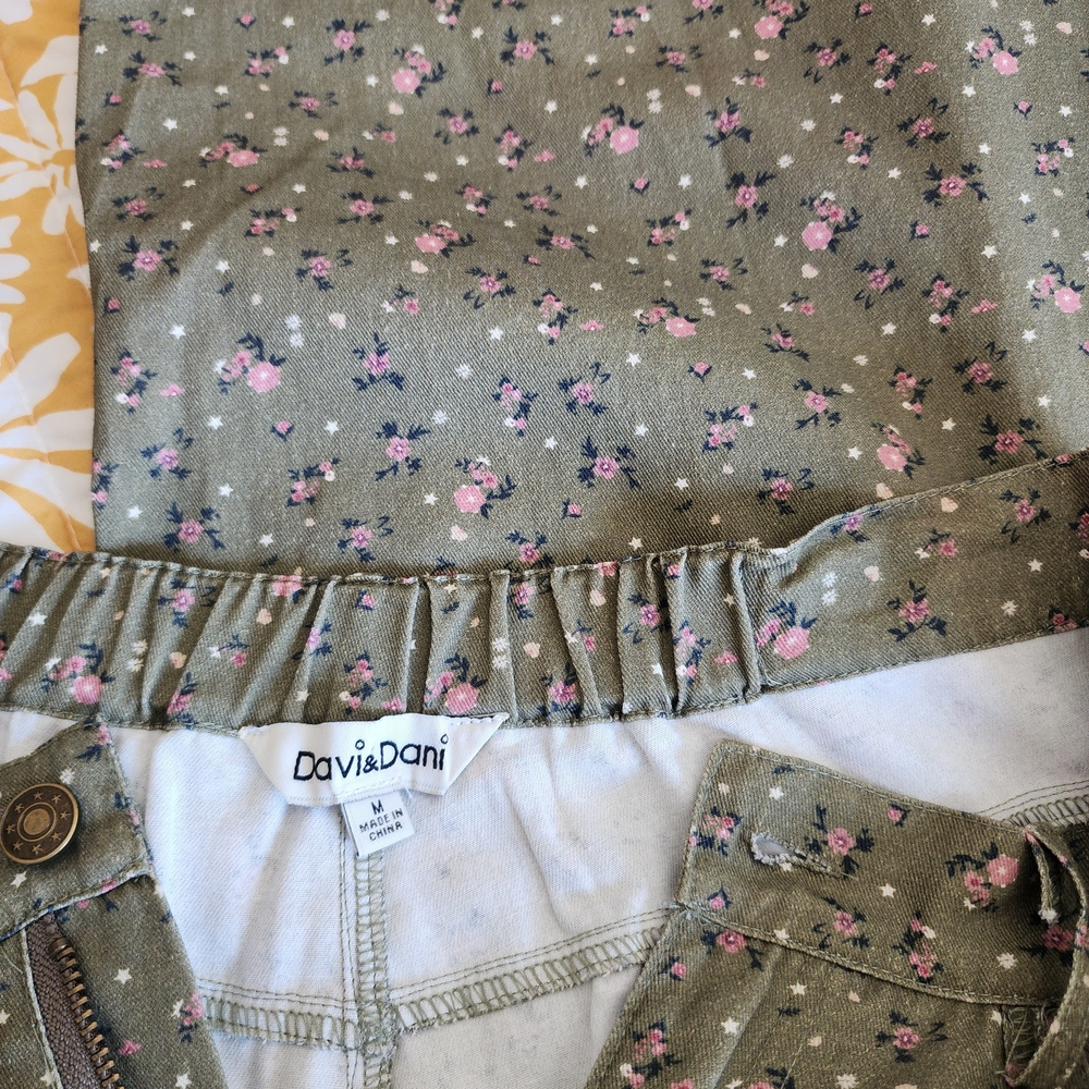 DAVI & DANI Olive Floral Wide Leg Pants - Picture 9 of 13